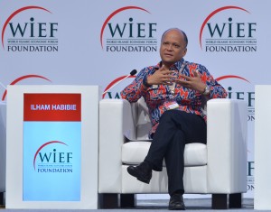 Dr -Ing Ilham A. Habibie, CEO/President Director and Founder, PT. Ilthabi Rekatama, Republic of Indonesia menjadi pembicara dalam sesi CEO Panel dalam World Islamic Economic Forum (WIEF) ke-12 di JCC, Jakarta, Rabu (3/8). KEMENKEU-WIEF/Prasetyo Utomo/16.