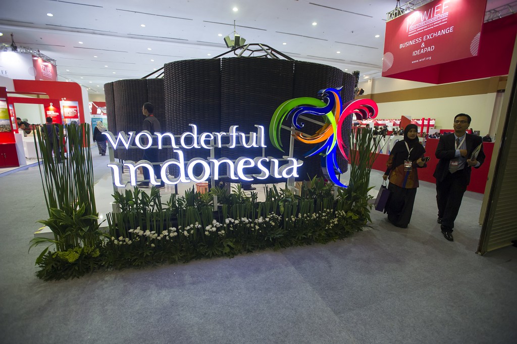 Suasana di ruang pameran World Islamic Economic Forum (WIEF) ke-12 di Jakarta Convention Center, Jakarta, Rabu (3/8). WIEF ke-12 berlangsung dari 2-4 Agustus 2016. KEMENKEU - WIEF/Widodo S. Jusuf/16.
